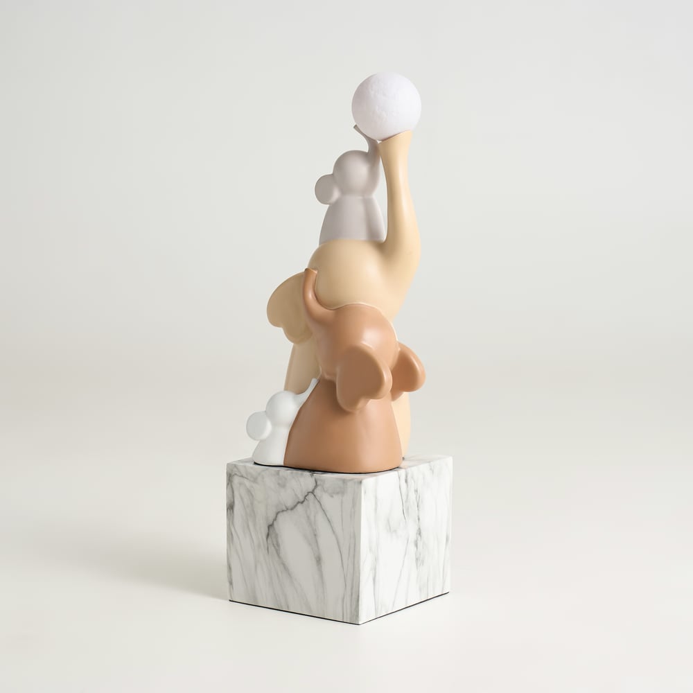 76 cm Hars Olifant Sculptuur met Oplaadbare LED Bal met Afstandsbediening Vensterafbeelding