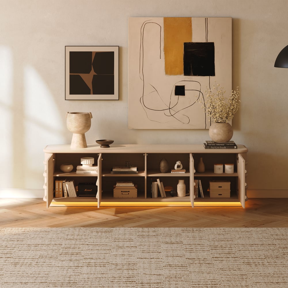 Meuble TV de 80" en bois de frêne avec plateau en pierre frittée image de fenêtre