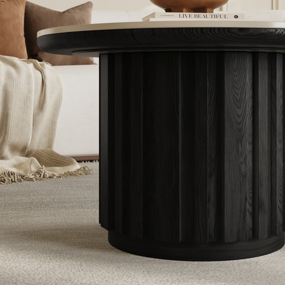 Table basse ronde à lattes en bois de frêne Aura avec plateau en pierre frittée image de fenêtre