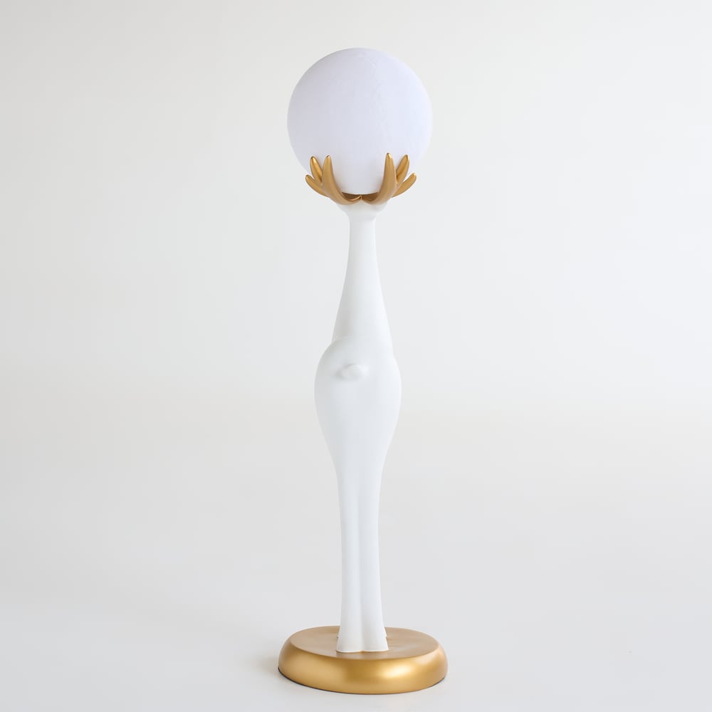 Lampadaire moderne en résine en forme de cerf avec télécommande – 76 cm de hauteur avec boule lumineuse image de fenêtre
