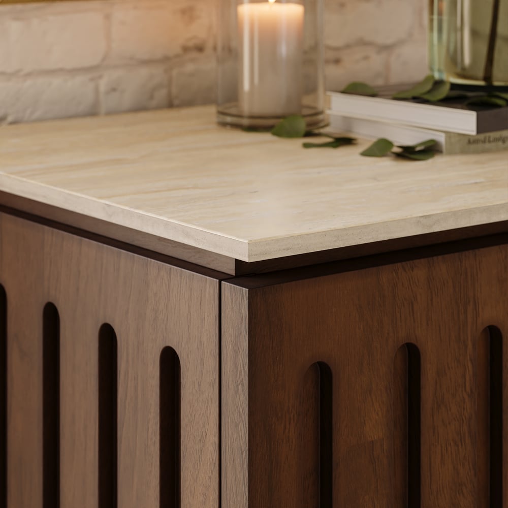 Commode moderne de 47 po en bois de frêne à 6 tiroirs avec dessus en pierre frittée imitation travertin image de fenêtre
