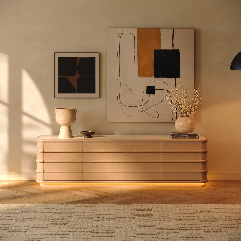Meuble TV de 80" en bois de frêne avec plateau en pierre frittée image de fenêtre