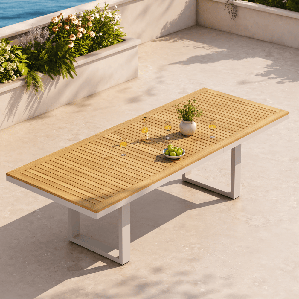 Table de salle à manger extensible d'extérieur Tevara en teck et aluminium image de fenêtre