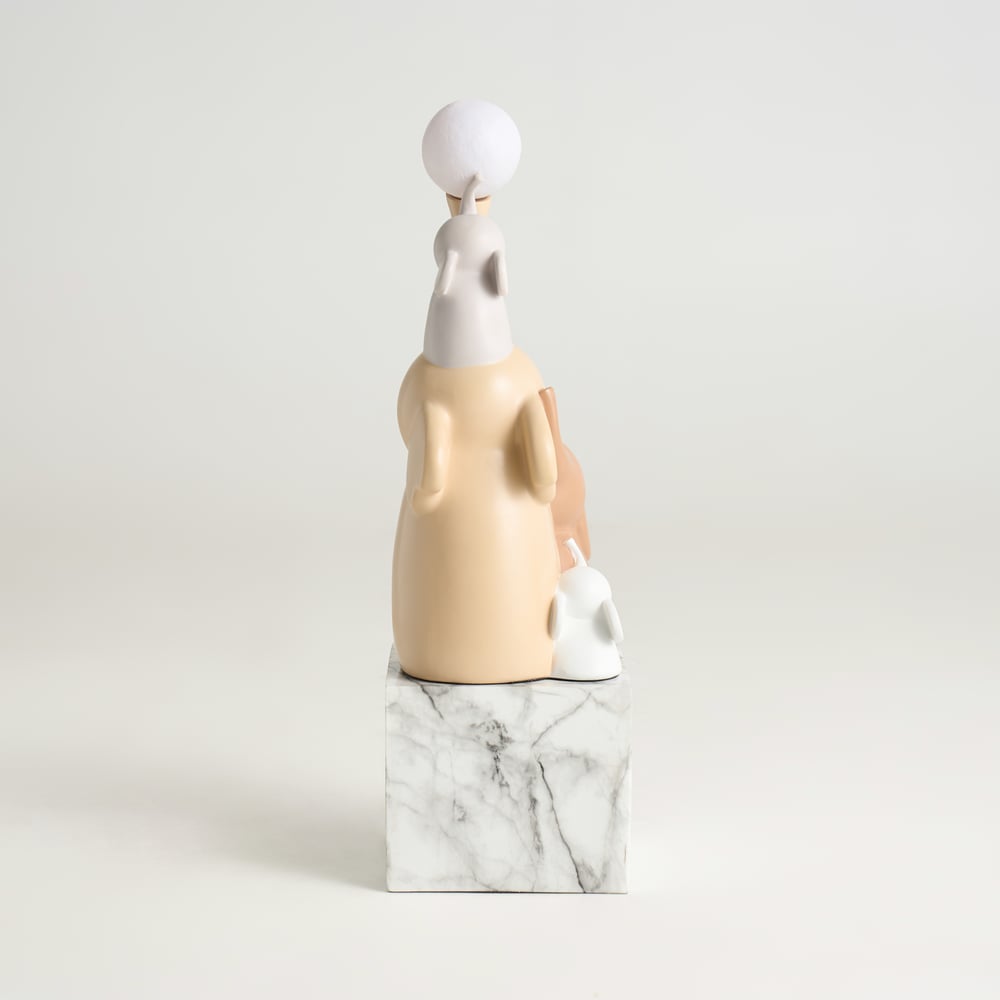 76 cm Hars Olifant Sculptuur met Oplaadbare LED Bal met Afstandsbediening Vensterafbeelding