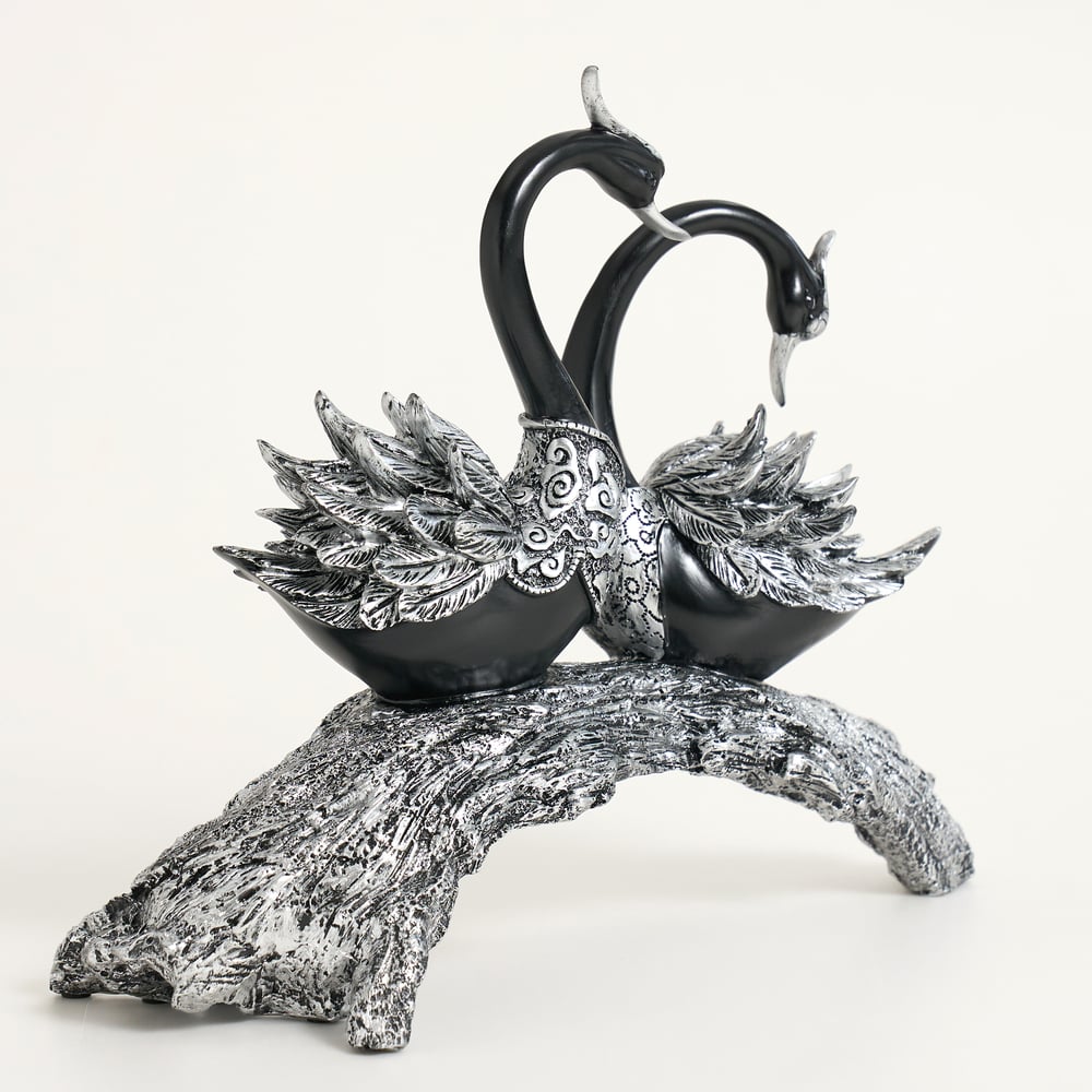 Sculpture de couple de cygnes en résine noir et argent pour décoration de table image de fenêtre