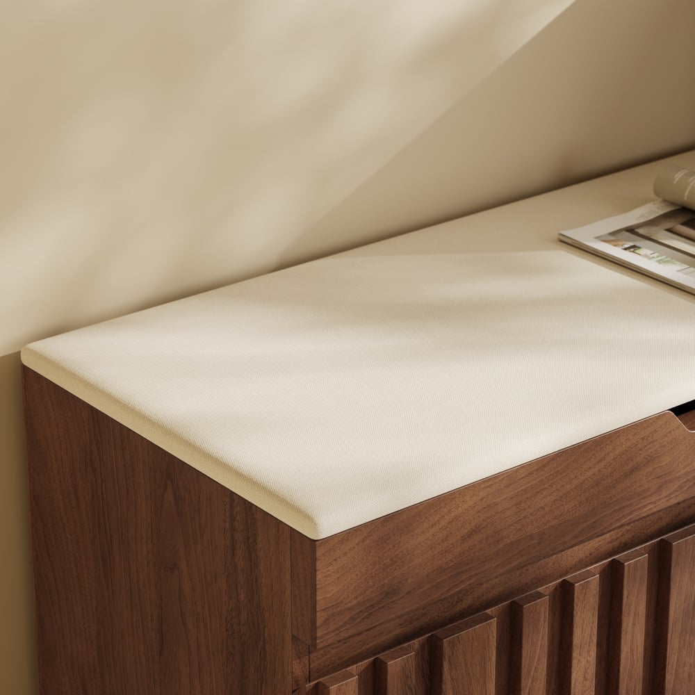 Banc de rangement à chaussures Aura 47" en bois de noyer avec armoire sur le côté droit pour entrée image de fenêtre