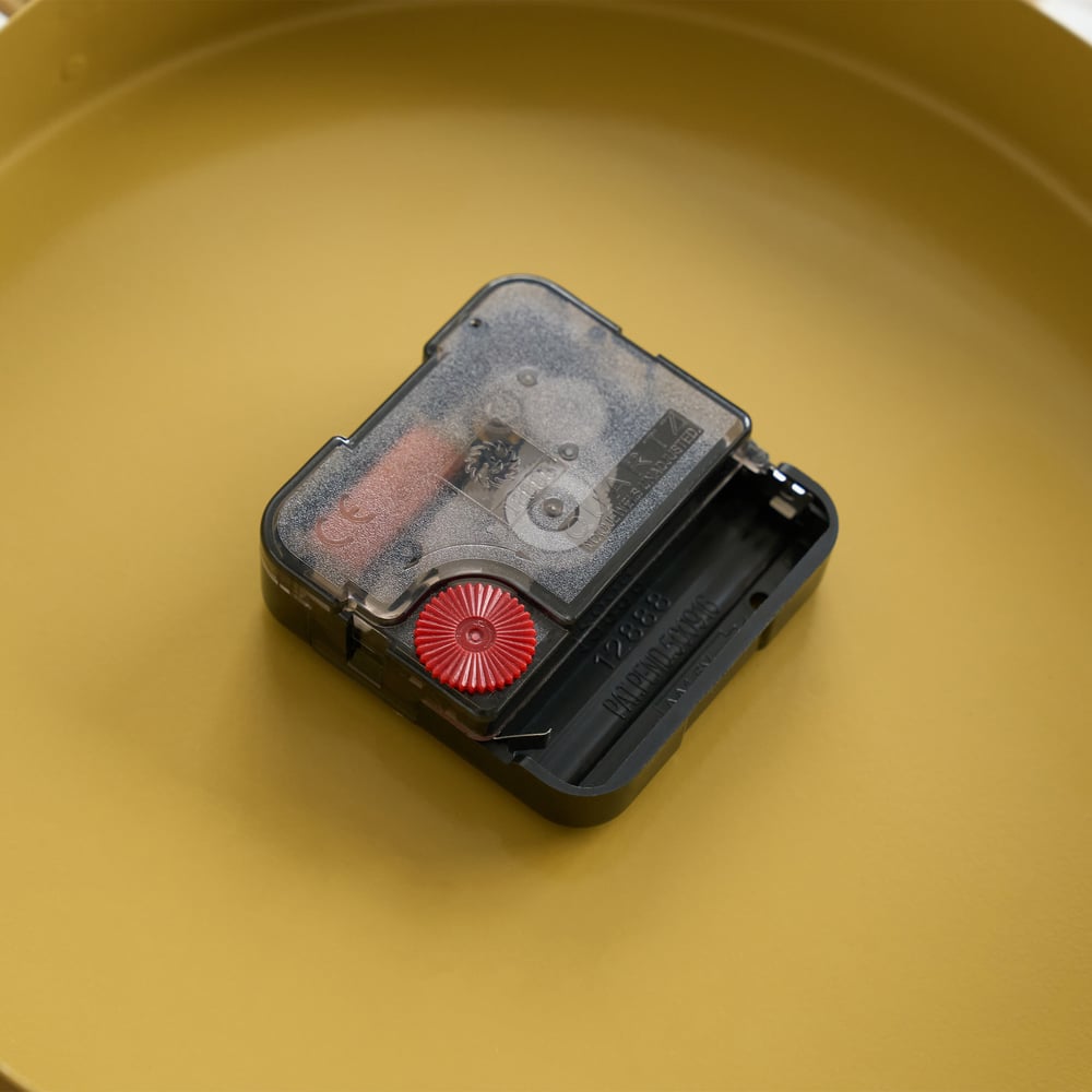 Reloj de Pared de Metal Grande de 116cm con Diseño de Mapa Decorativo Silencioso y Creativo para Sala de Estar Imagen de ventana