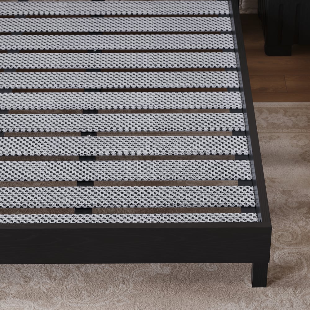 Cama moderna de madeira maciça com almofadas de cabeceira Boucle, 180 x 200 cm Imagem da janela