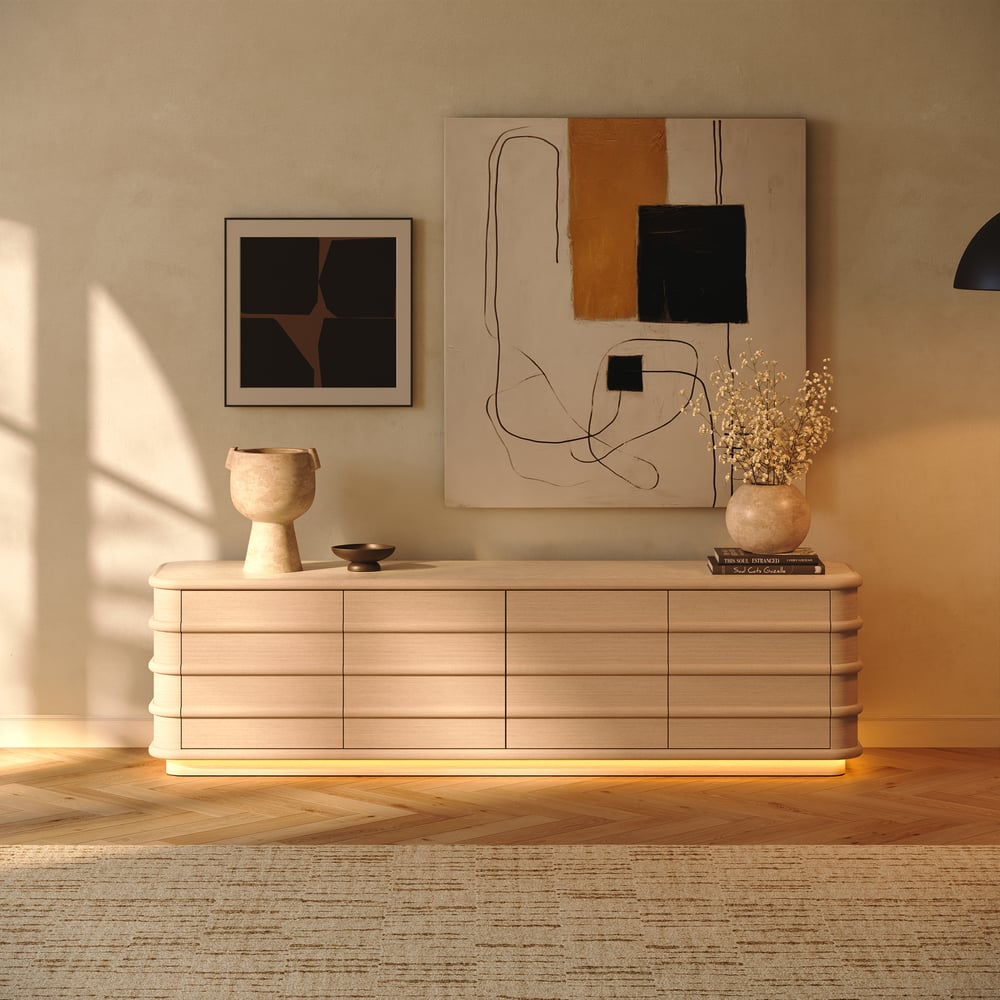 Meuble TV de 80" en bois de frêne avec plateau en pierre frittée image de fenêtre
