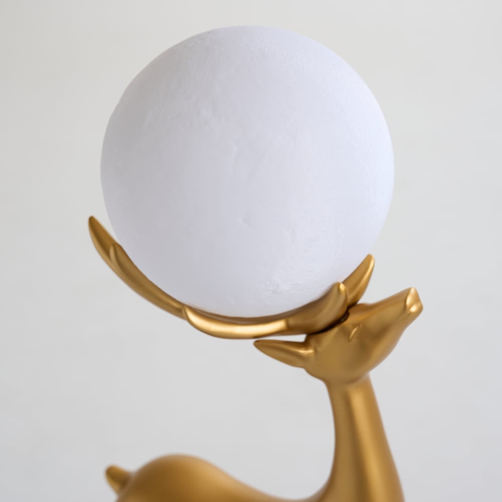 Lampadaire moderne en résine en forme de cerf avec télécommande – 76 cm de hauteur avec boule lumineuse image de fenêtre