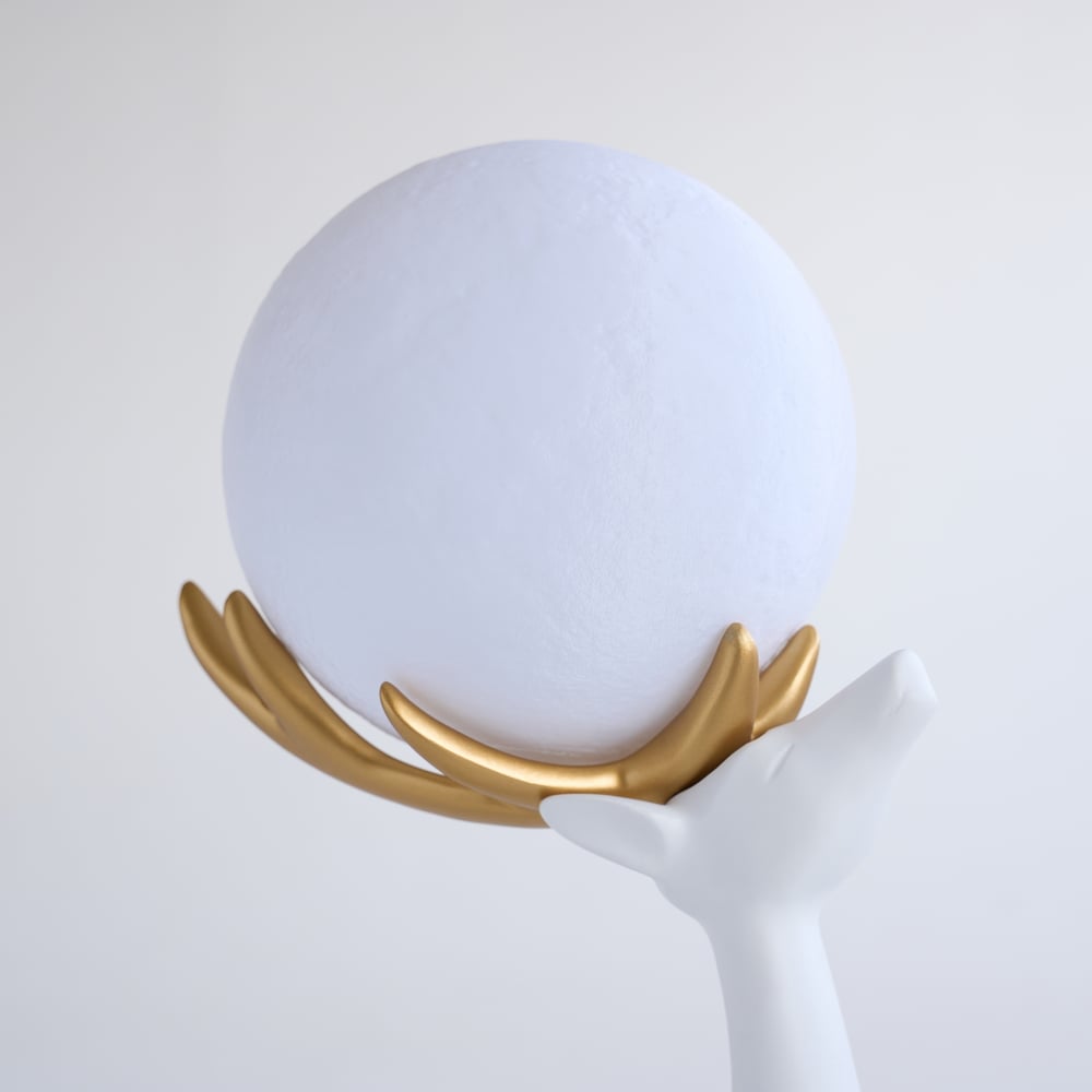 Lampadaire moderne en résine en forme de cerf avec télécommande – 76 cm de hauteur avec boule lumineuse image de fenêtre