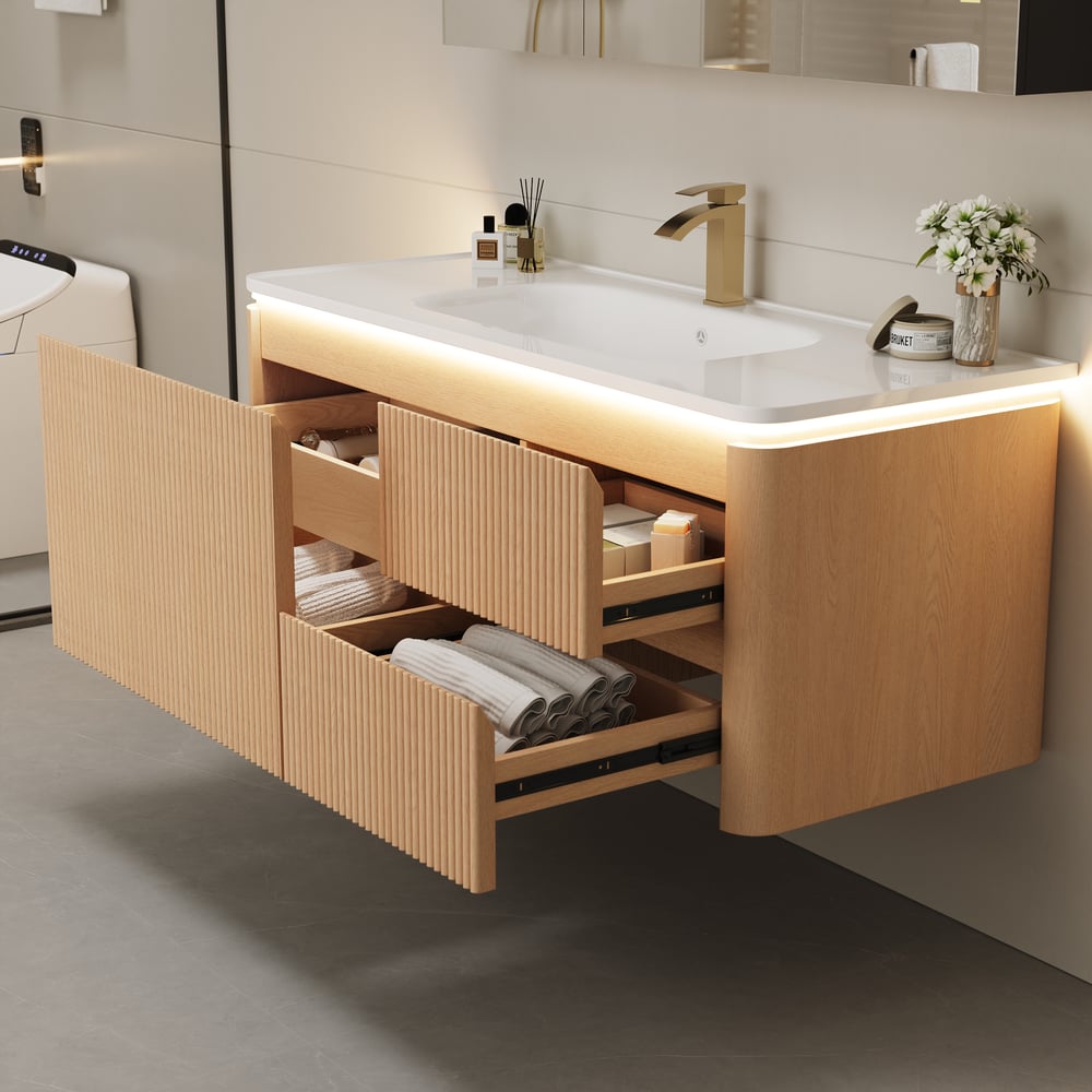 Moderní 119 cm plovoucí rýhovaná koupelnová skříňka s umyvadlem, měkkým LED osvětlením a dostatkem úložného prostoru obrázek okna