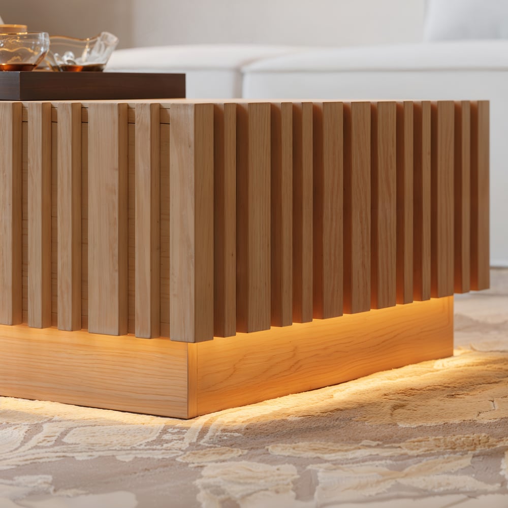 Table basse à lattes Aura 47" en bois de frêne avec plateau en pierre frittée image de fenêtre