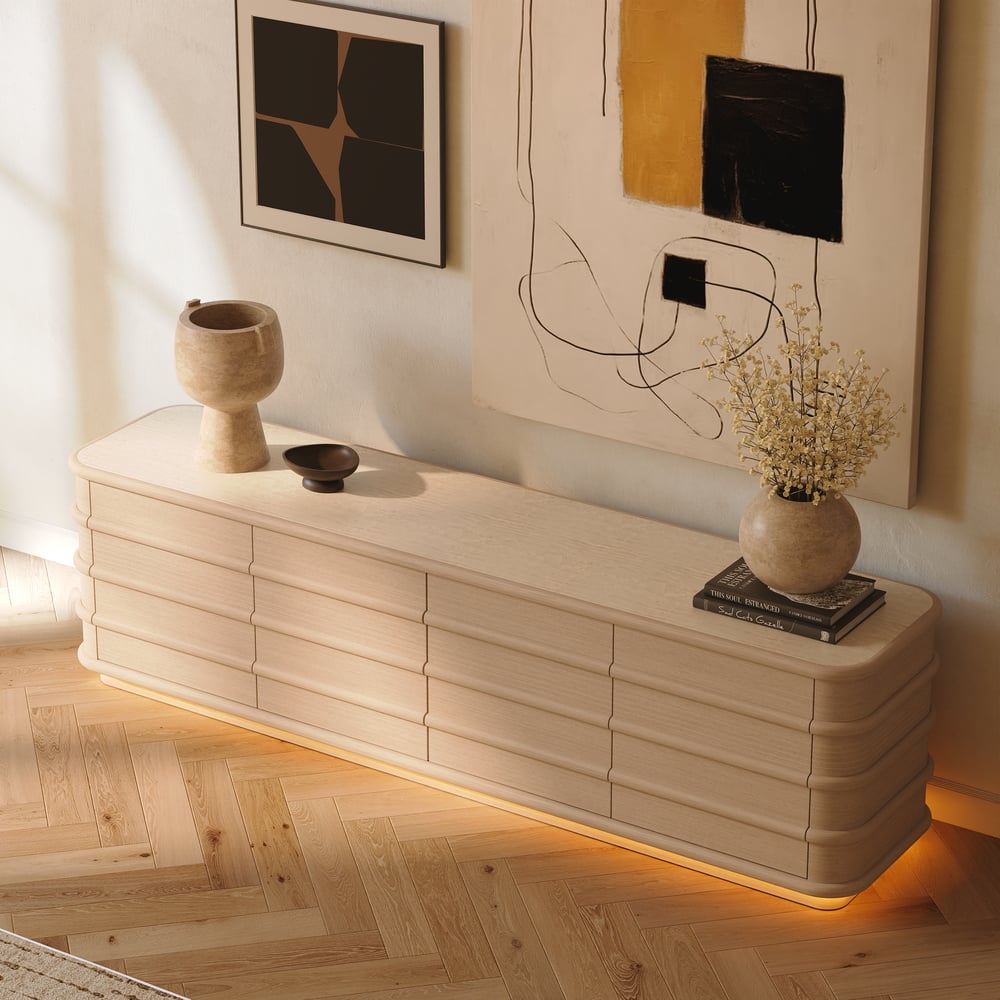 Meuble TV de 80" en bois de frêne avec plateau en pierre frittée image de fenêtre