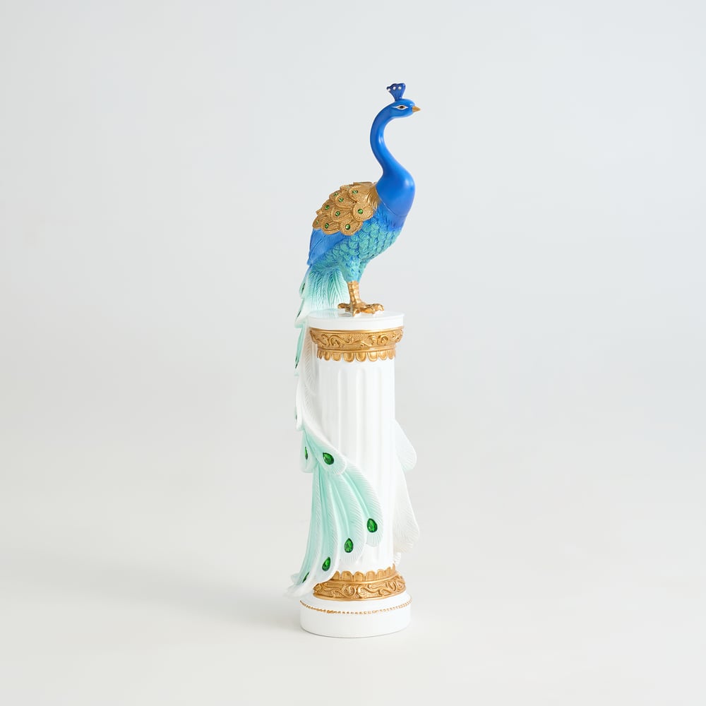 Estátua de Pavão de Resina de Luxo de 27" com Acentos de Cristal – Escultura Elegante para Decoração de Casa Imagem da janela