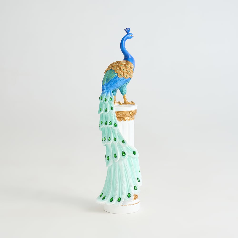 Estátua de Pavão de Resina de Luxo de 27" com Acentos de Cristal – Escultura Elegante para Decoração de Casa Imagem da janela