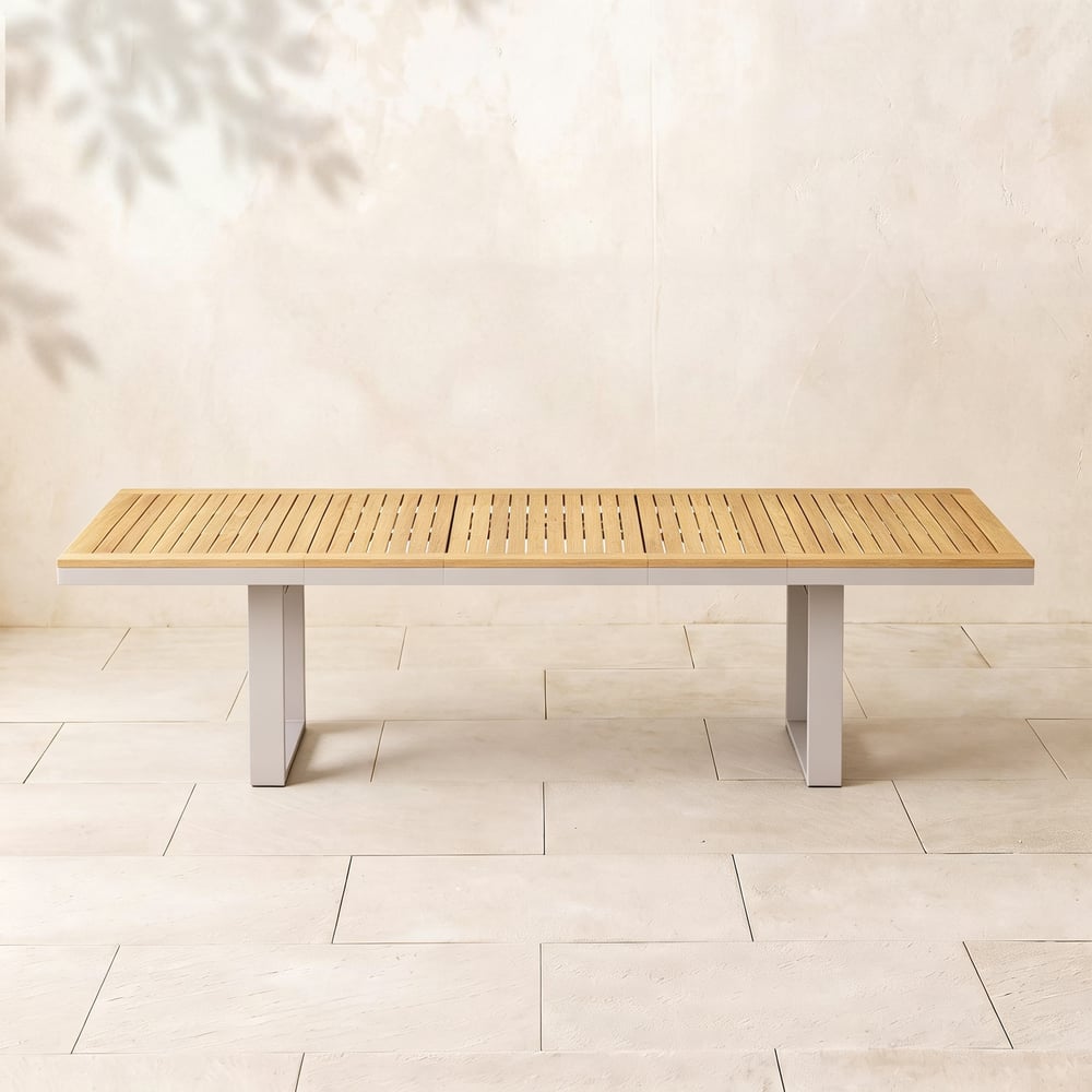Table de salle à manger extensible d'extérieur Tevara en teck et aluminium image de fenêtre