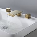Moda Brushed Gold Waterfall Rozšířený koupelnový dřez se čtvercovou dvojitou rukojetí