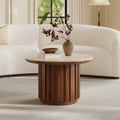 Table basse ronde à lattes en bois de frêne Aura avec plateau en pierre frittée