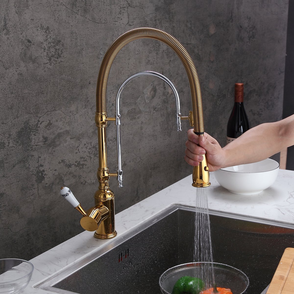 Robinet de Cuisine Rétractable Doré et Chrome Grand Arc en Laiton Massif image de fenêtre