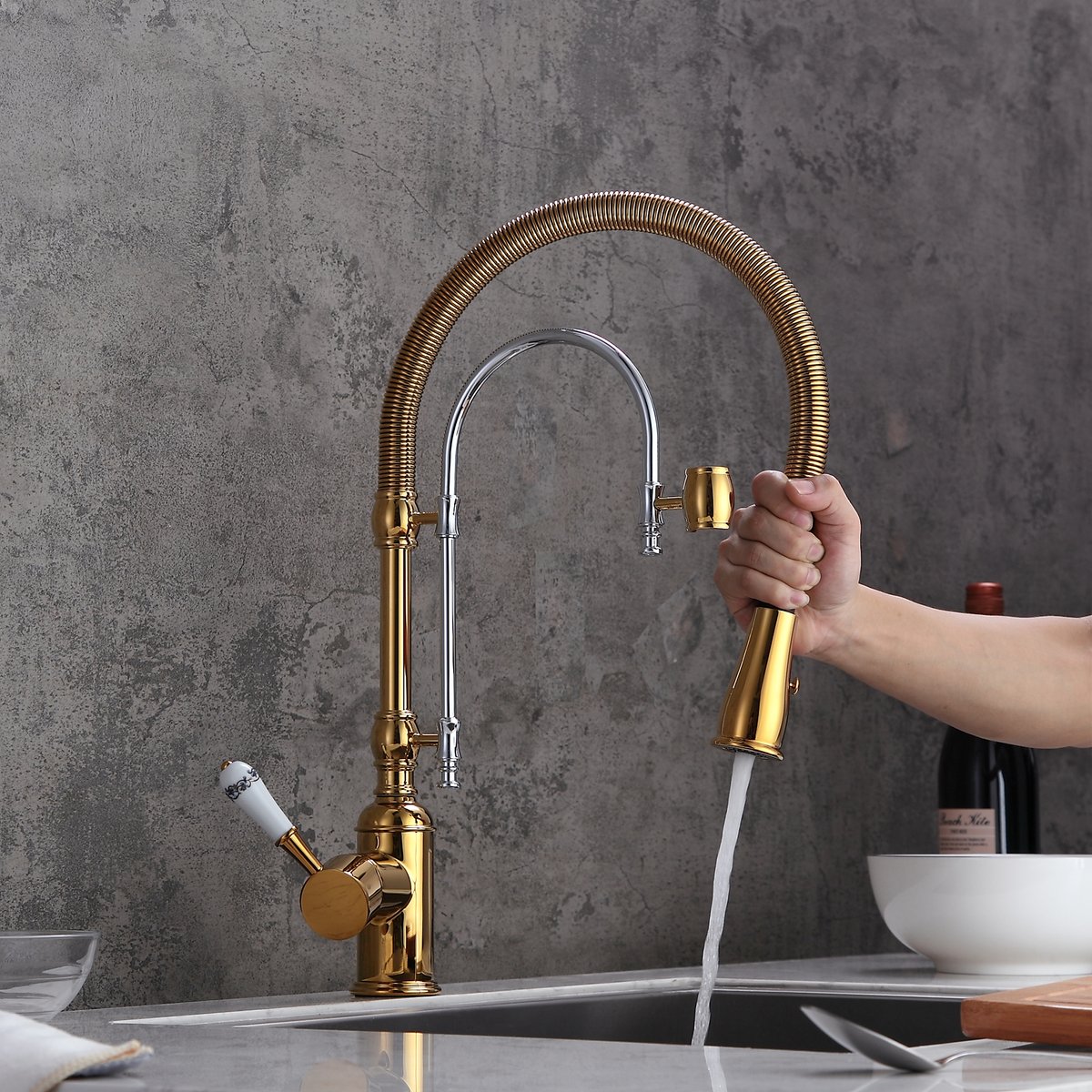 Robinet de Cuisine Rétractable Doré et Chrome Grand Arc en Laiton Massif image de fenêtre