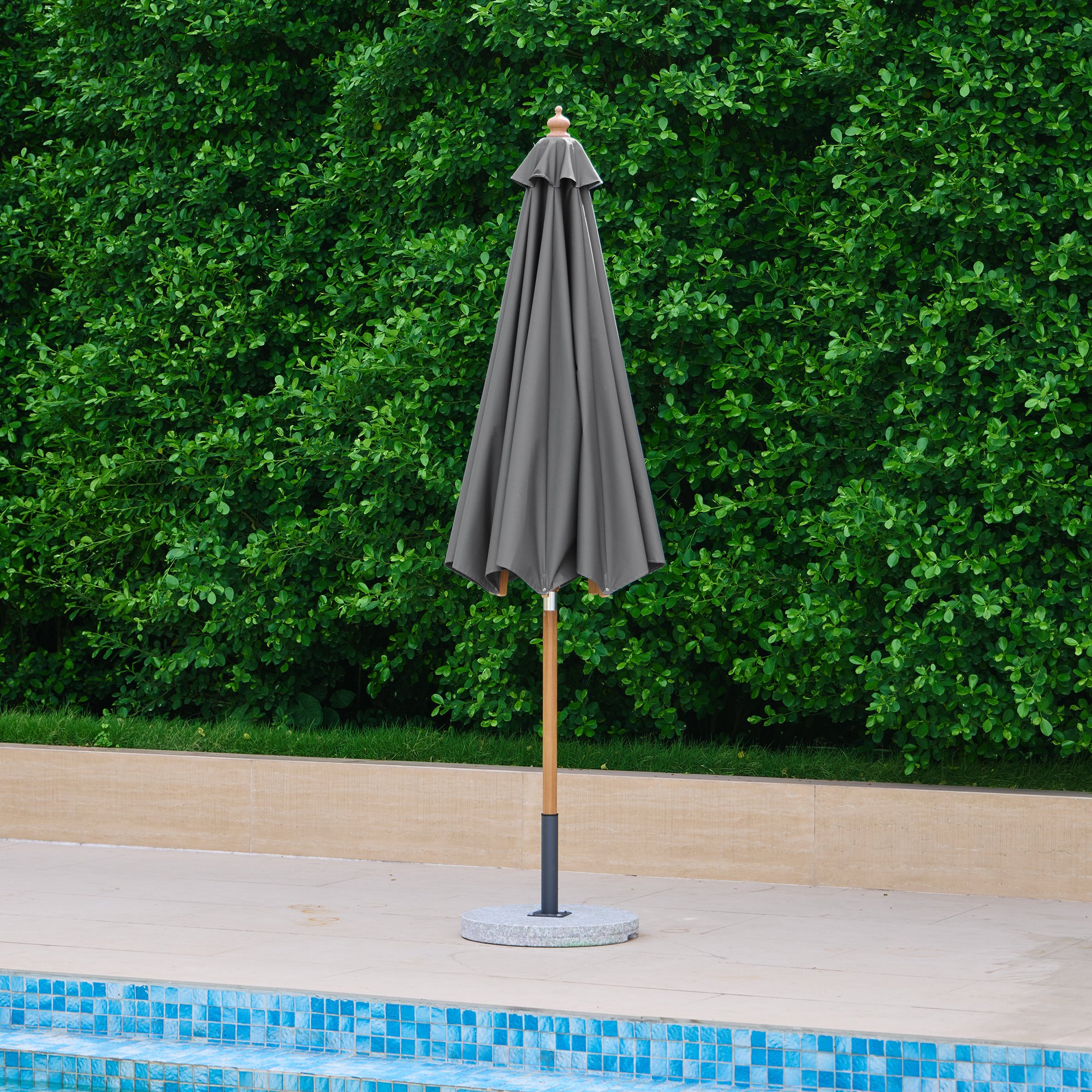 How to Choose a Weather-Resistant Patio Umbrella