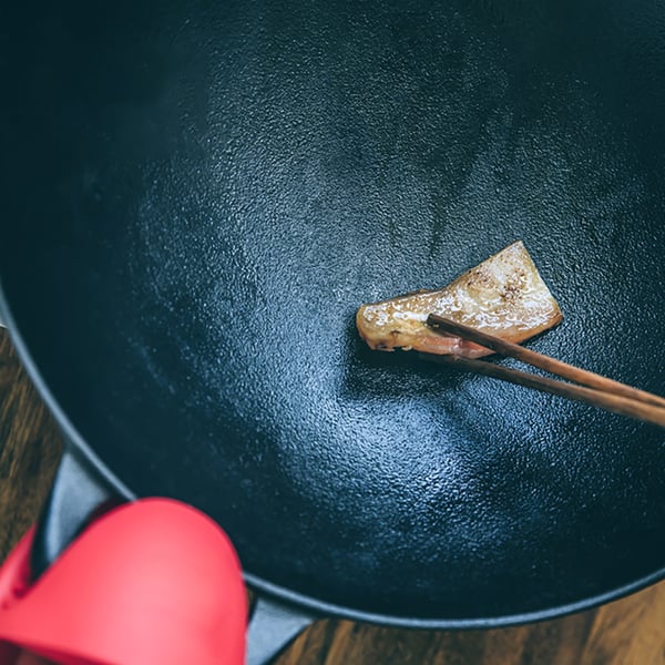 Nonstick Cast Iron Wok Stir Fry Pan with Wooden Handle Homary UK