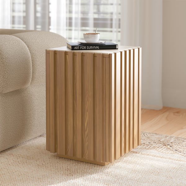 Table d'appoint naturelle cannelée en bois de frêne Aura avec plateau en pierre frittée