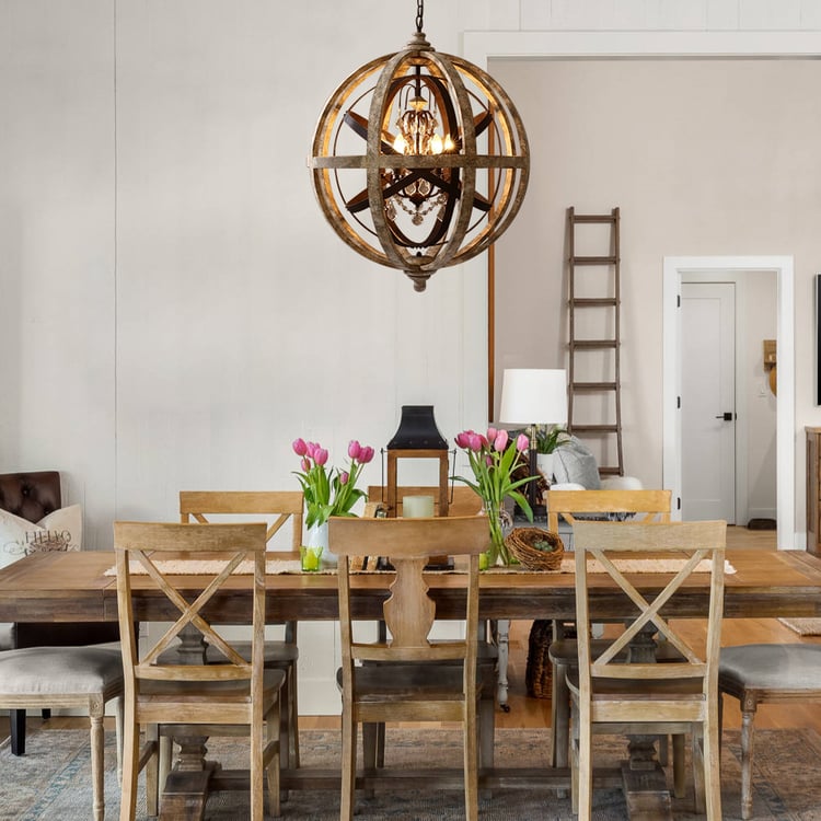 Retro rustykalny, zwietrzały drewniany glob z metalową kulą Kryształowy 5-lekki żyrandol średni