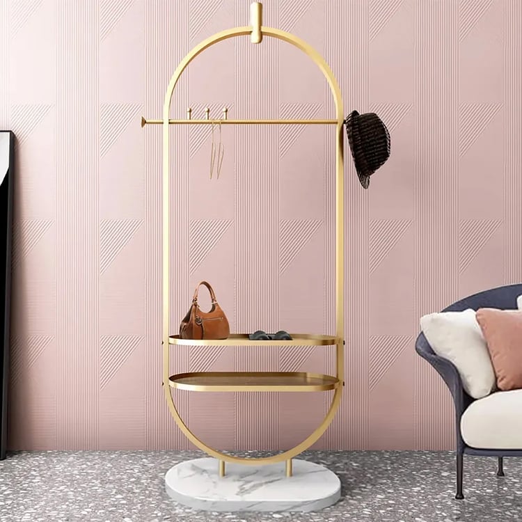 Gouden kapstok ovale kledingstandaard met 2-laags planken en basis van imitatiemarmer