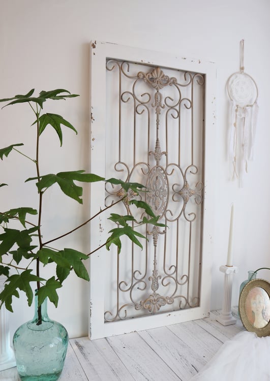 Farmhouse Vintage Style Wooden Frame Metal Flower Wall Decor