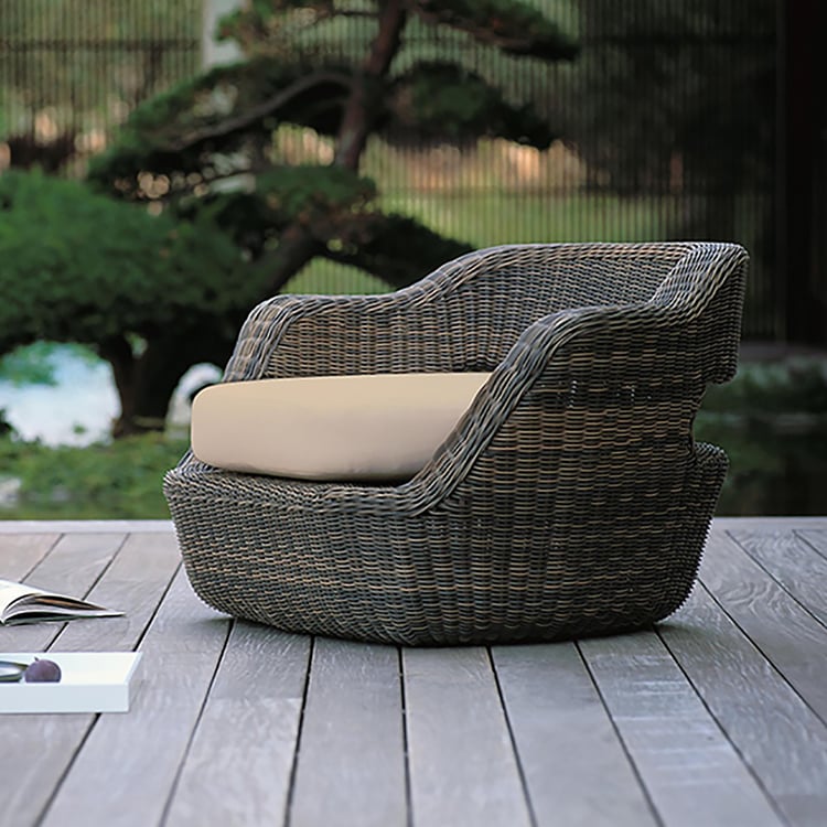 Rustic Outdoor Patio Armchair Accent Chair with Cushion in Rattan Base｜Homary