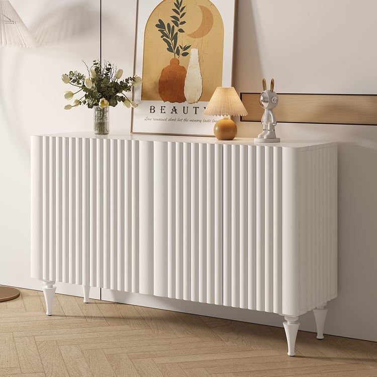 Modernes weißes Sideboard-Buffet mit Türen, geschnitzter Anrichte, verstellbare Regale, 1500 mm｜Homary DE