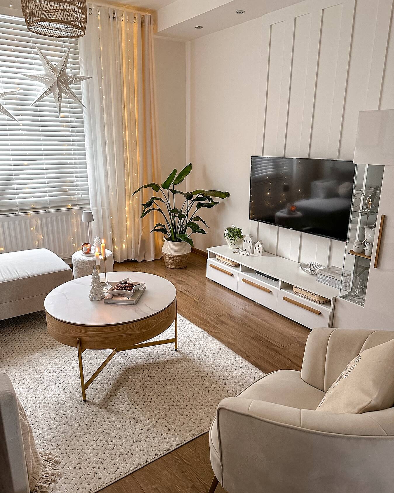 Round Lift-Top Coffee Table with Storage White & Natural without Stools featured image