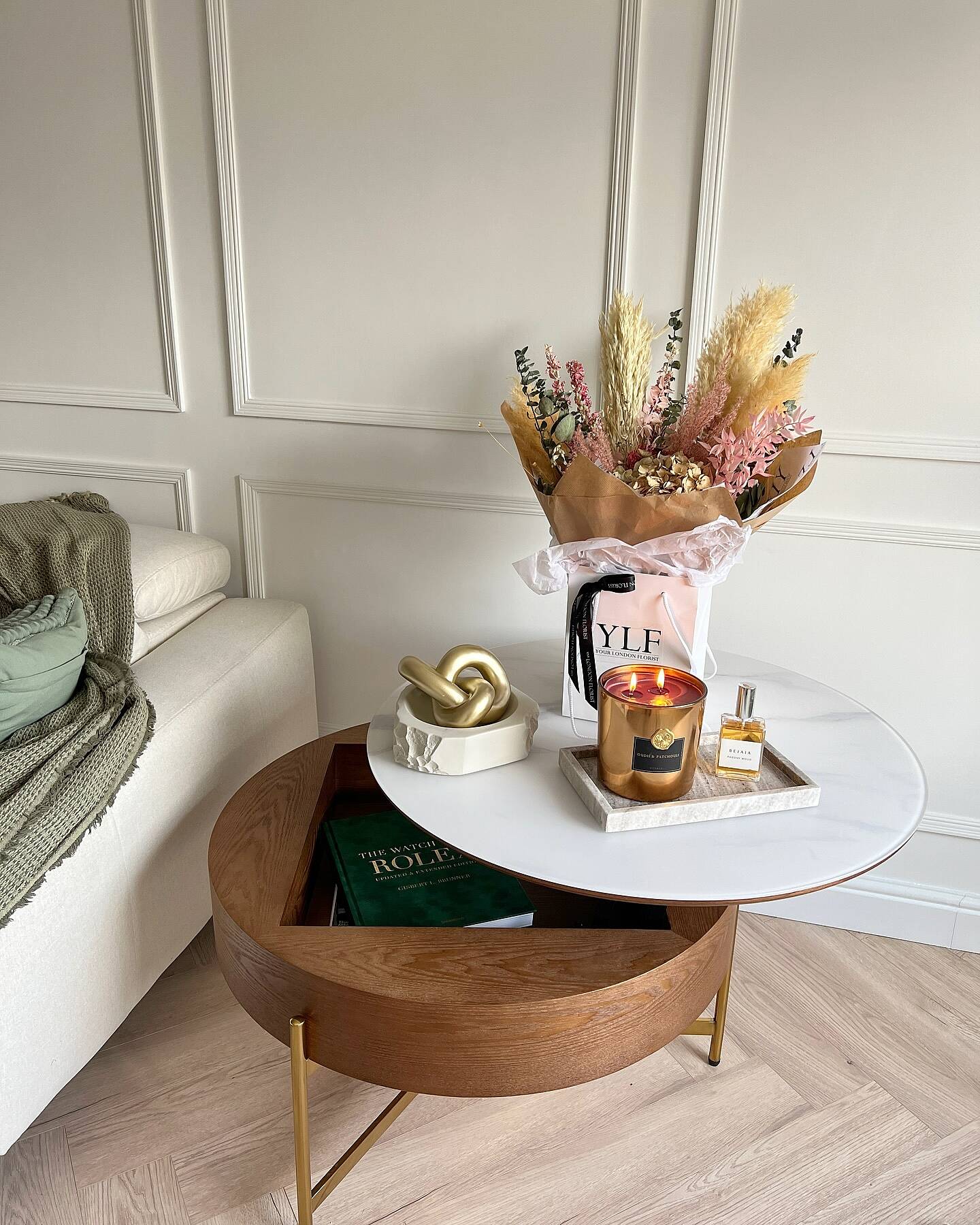 Table basse relevable ronde blanche et naturelle avec rangement Image mise en avant