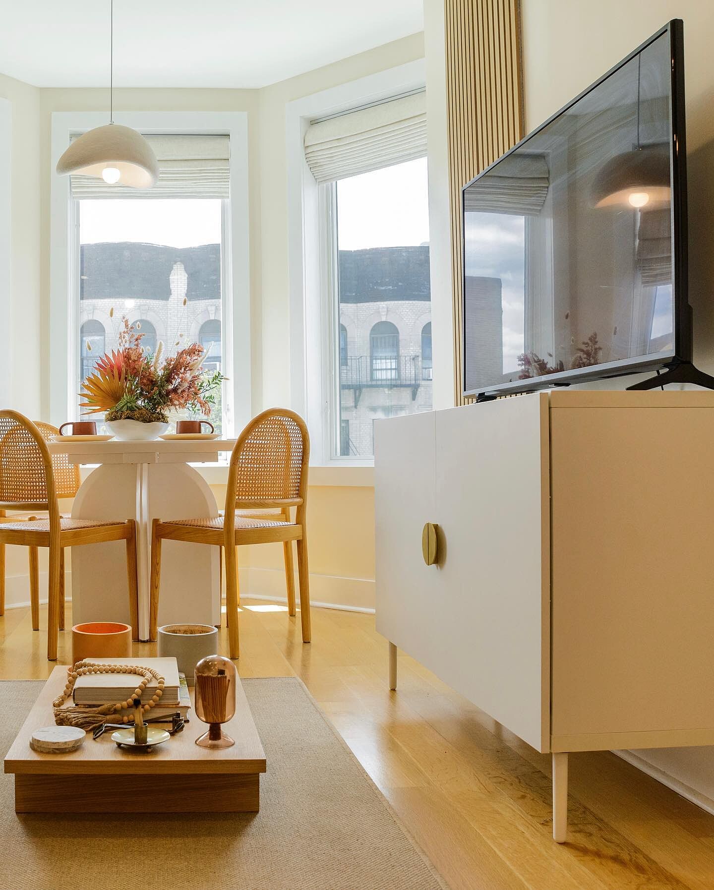 39,4" moderní dřevěný kulatý jídelní stůl bílý sedadla pro 2-4 osoby vybraný obrázek