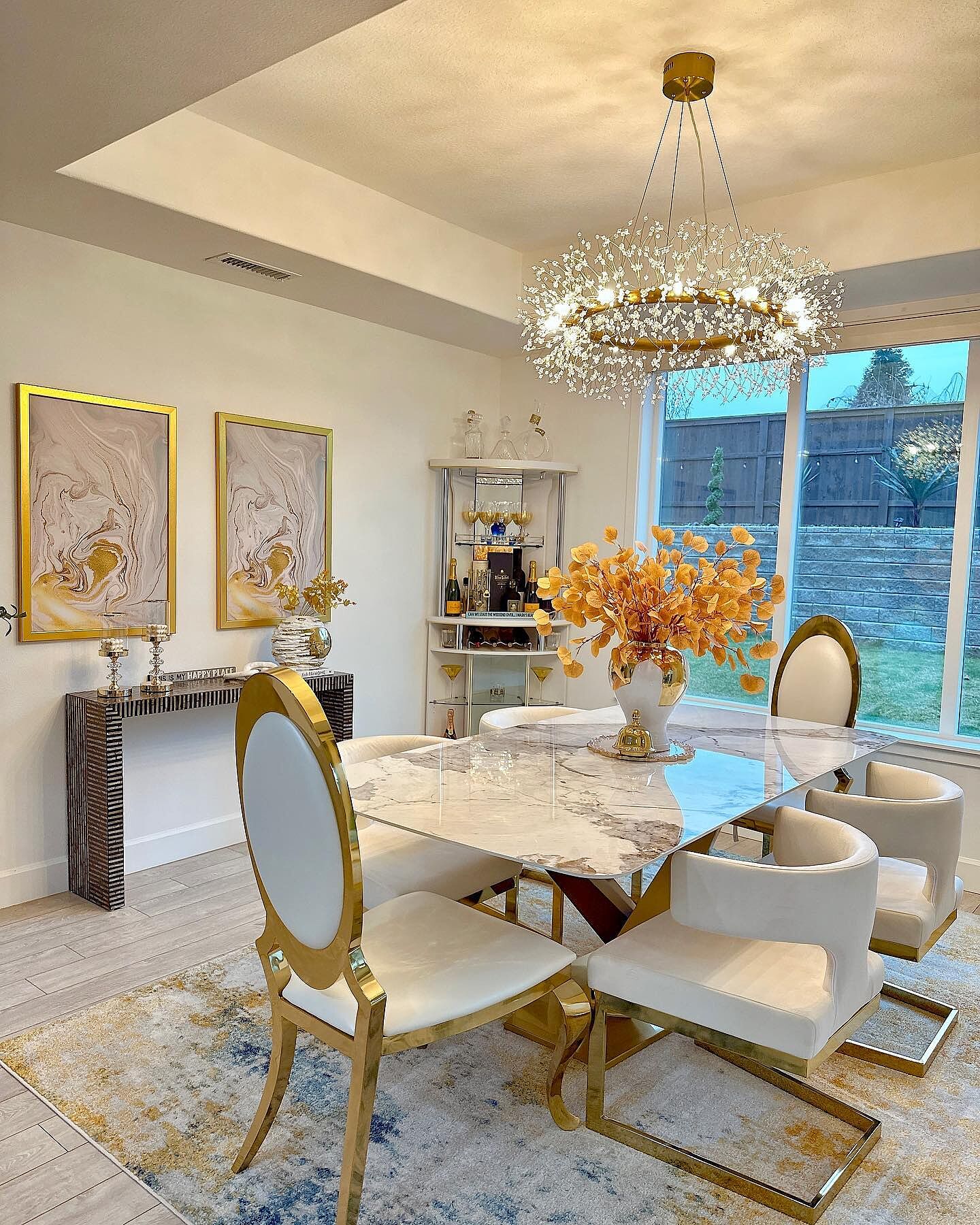 Luxotic 1800 mm moderne eettafel met stenen blad en 6 stoelen in goud Uitgelichte afbeelding