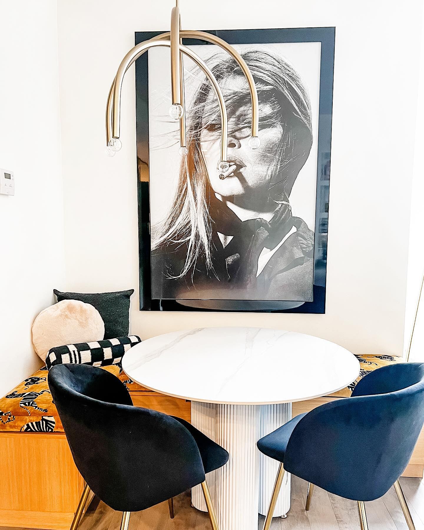 1000mm Modern Round Sintered Stone Top Dining Table 3 Legs in White featured image