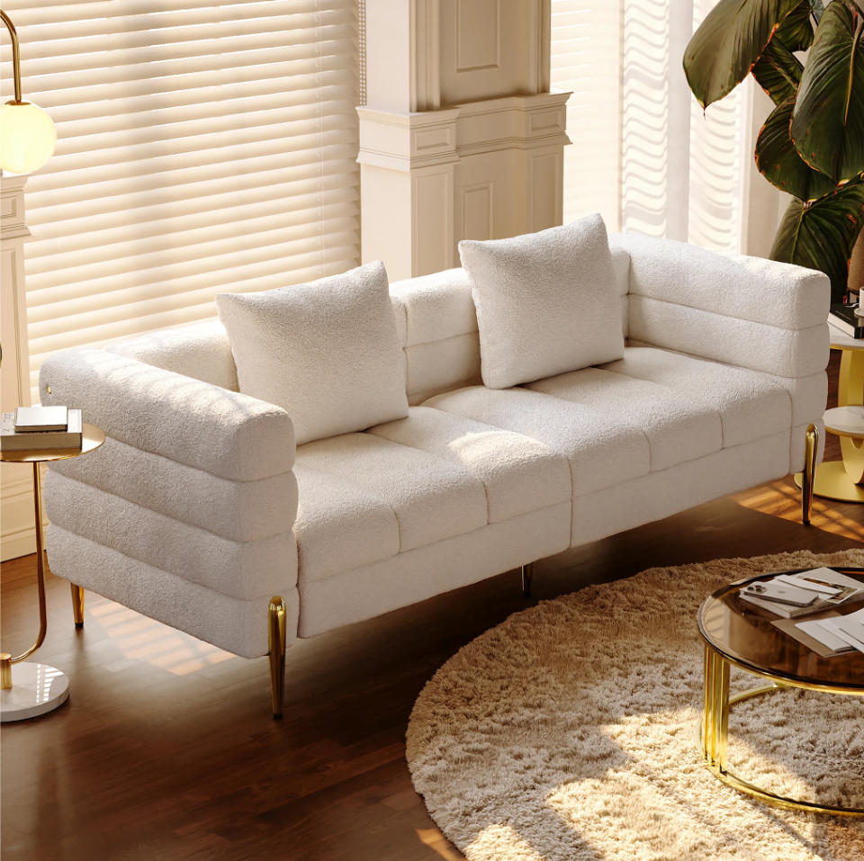 7 Ways to Decorate Your Sofa for Halloween