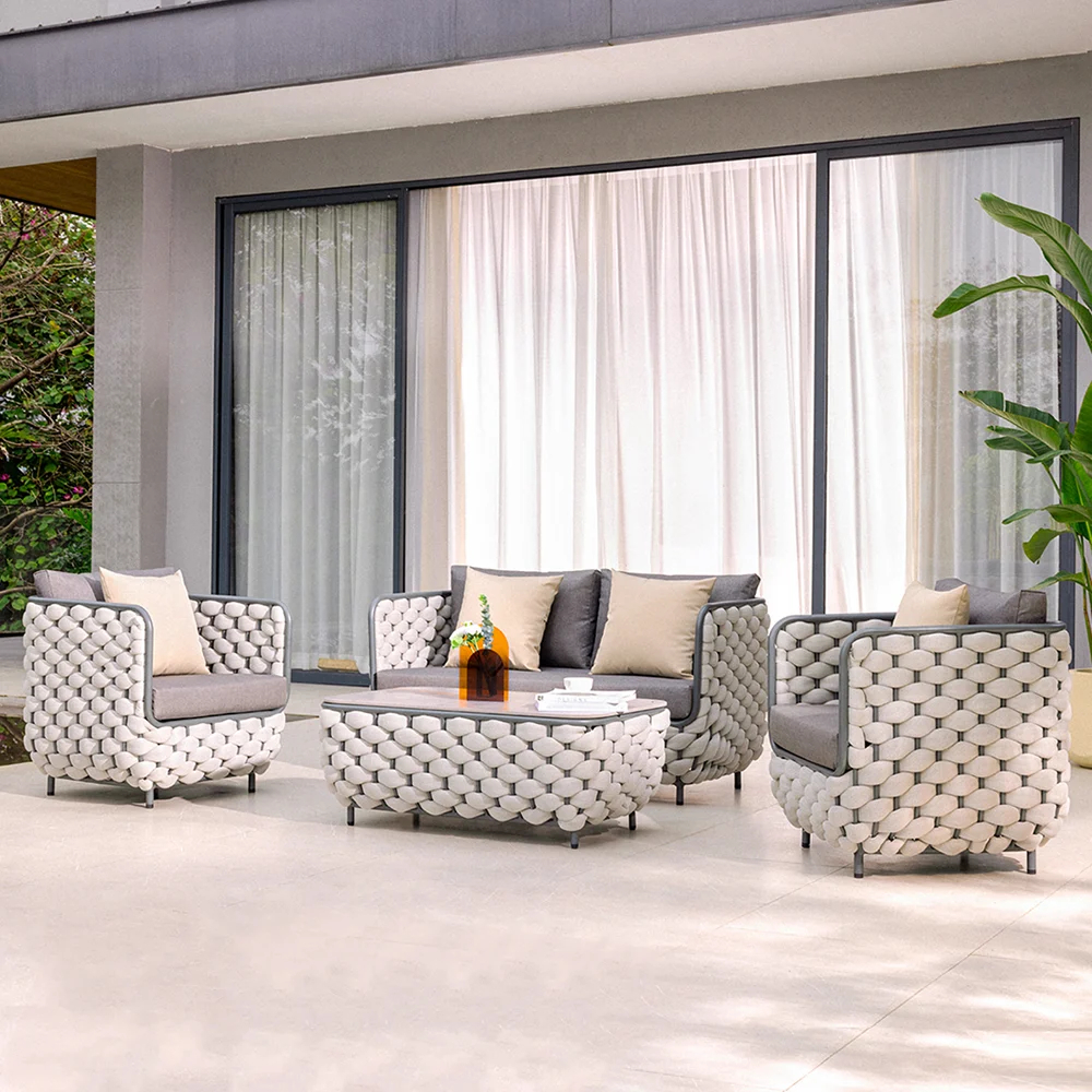 How to Choose the Perfect Outdoor Color Palette for Spring 2026