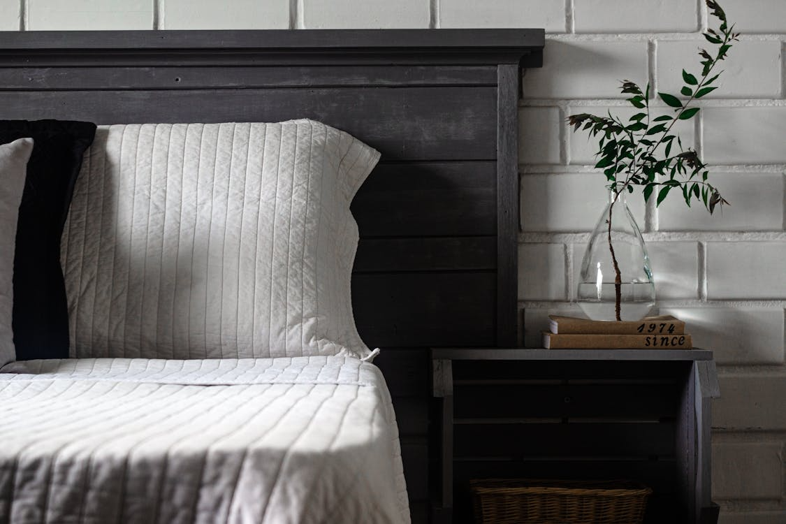 How Tall Should a Nightstand Be?