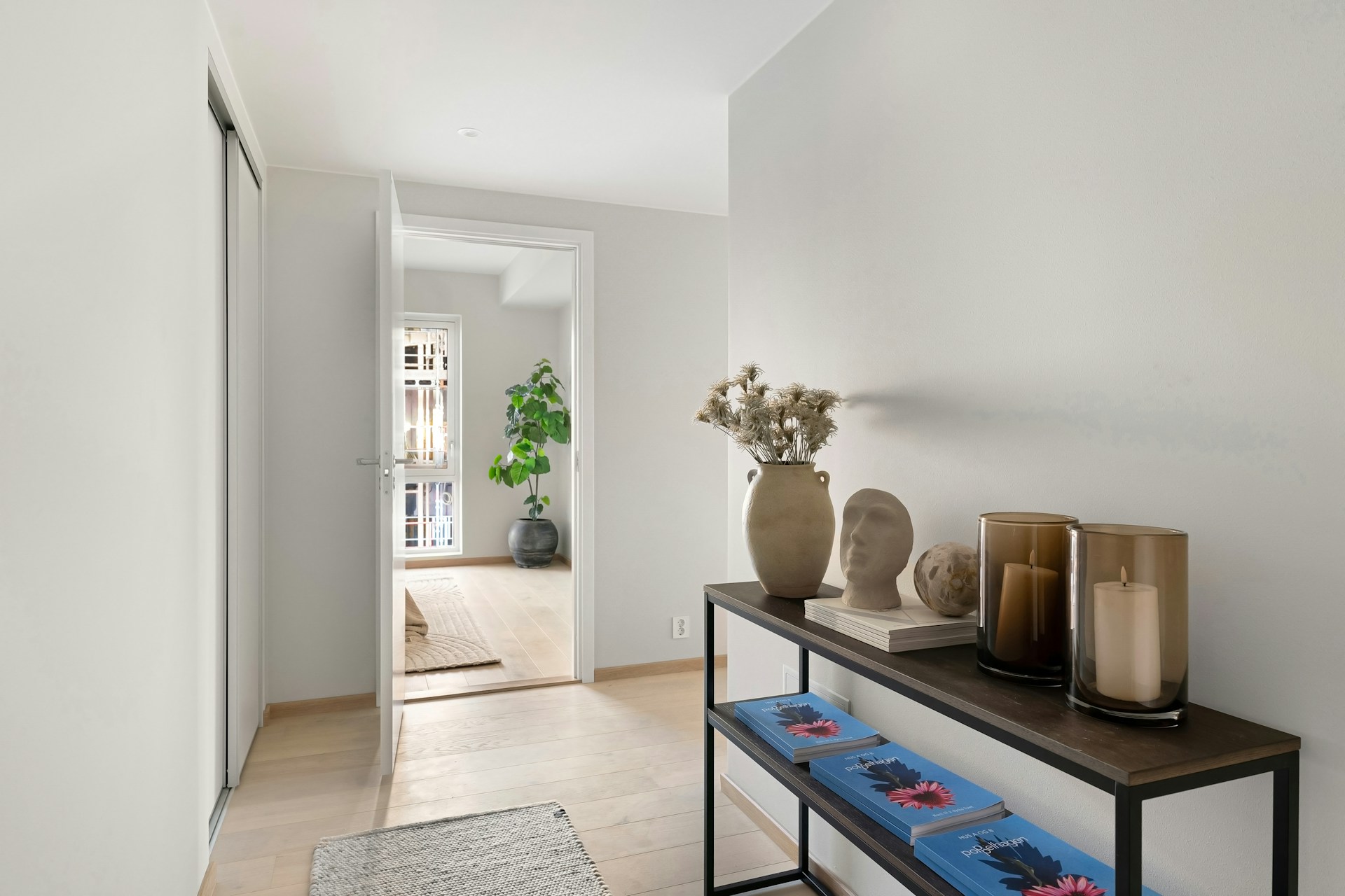 How To Style A Console Table Entryway That’ll Wow Your Guests Every Time