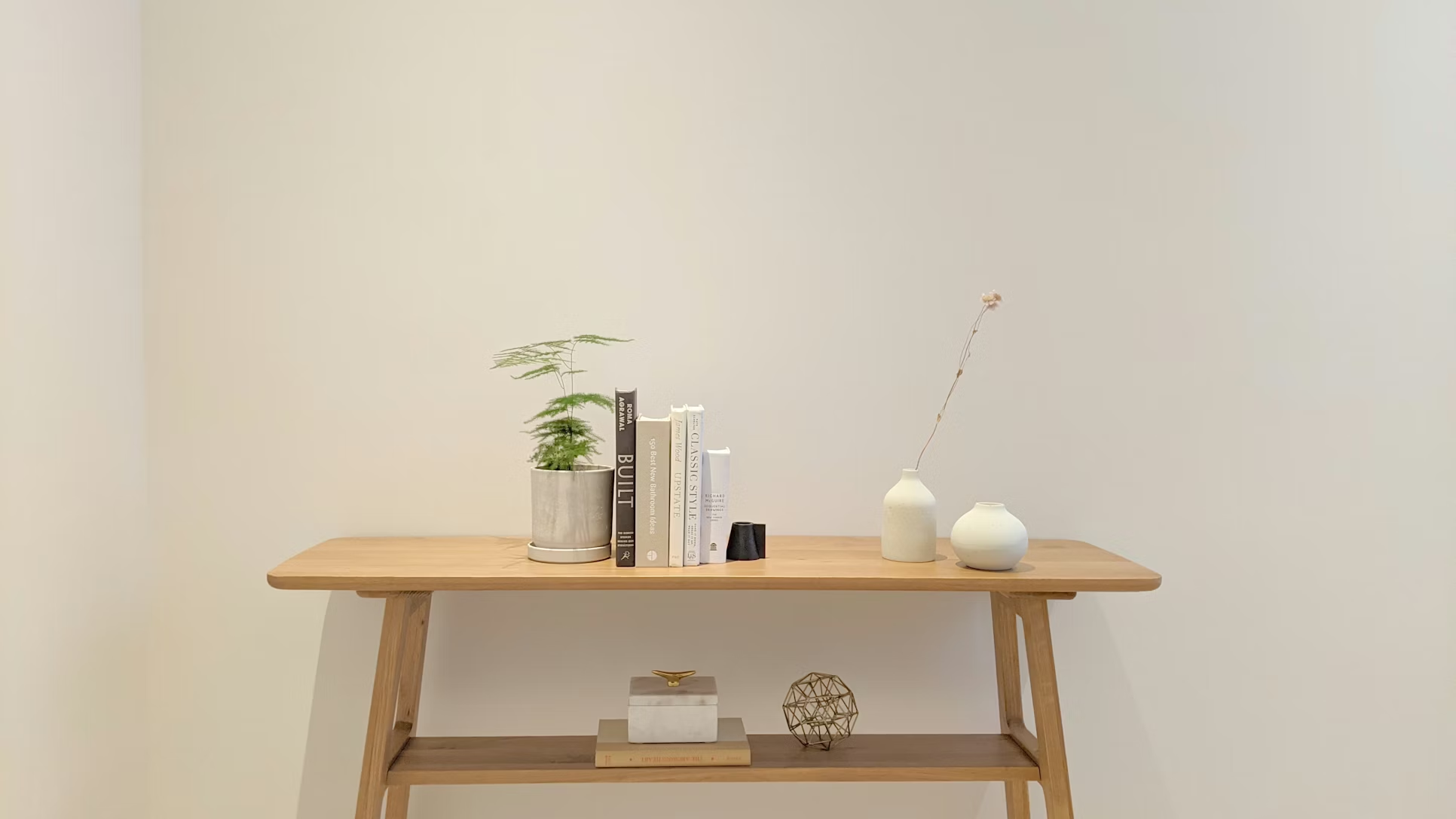 Do you know what to put on a console table in your entryway?