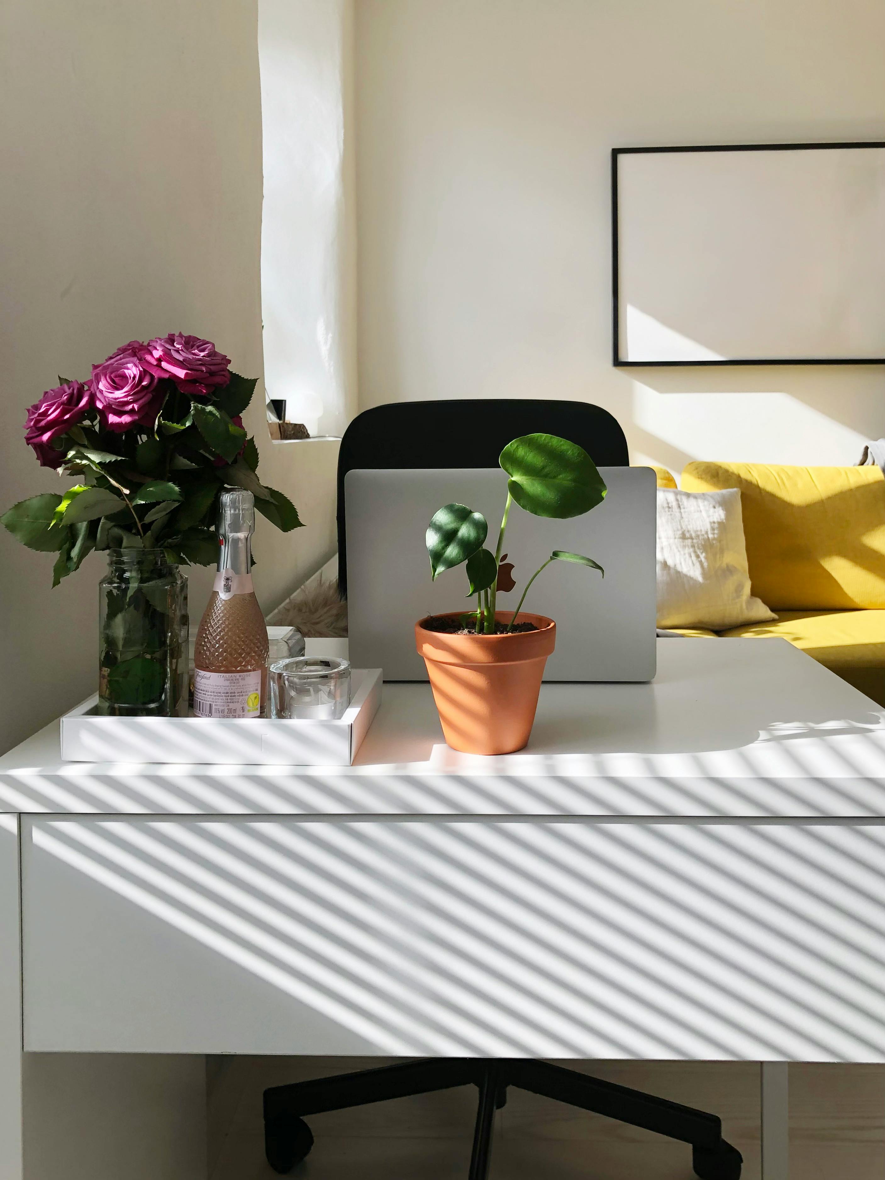 Expert Tips for Buying Small‑Space Home Office Furniture