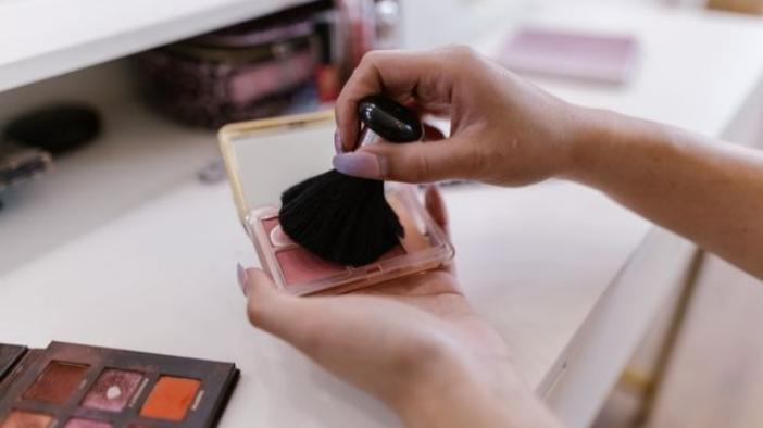 How to Organize a Makeup Vanity