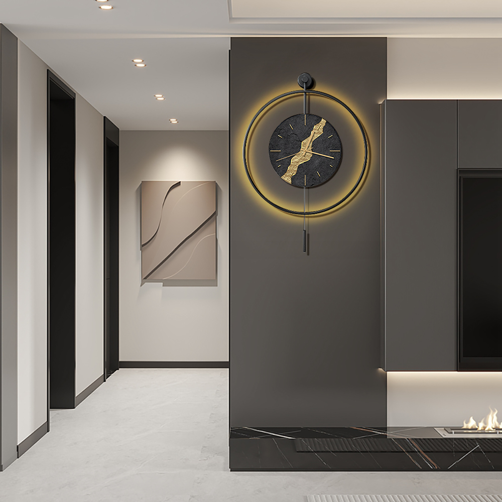 Pendel-Wanduhr aus Metall mit LED-Licht in Schwarz und Gold