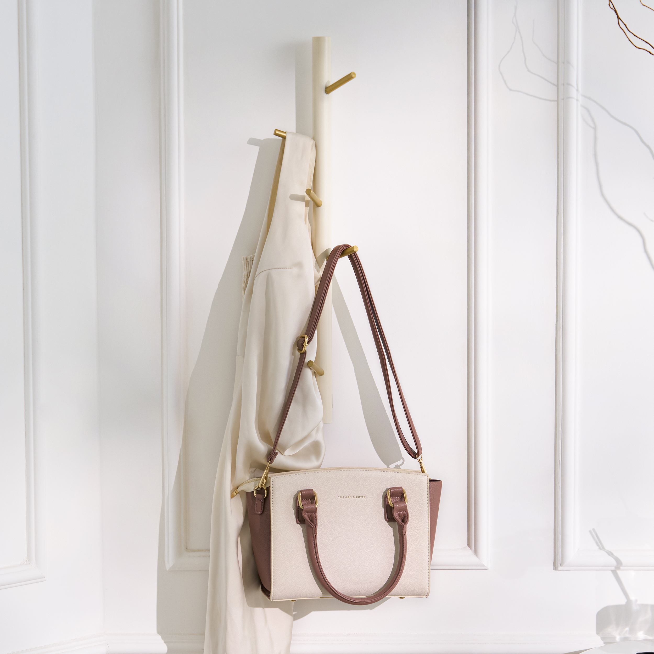 Luxury 6-Hook Wall Mounted Coat Rack in Gold with High Load-Bearing and Paint Process