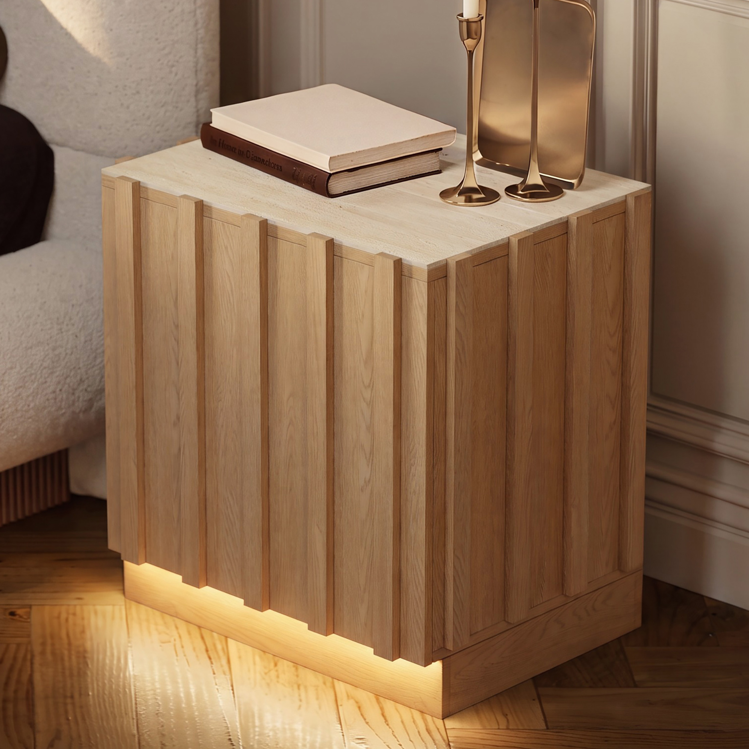 Aura Nachttisch aus Eschenholz mit LED-Beleuchtung und Ladestation